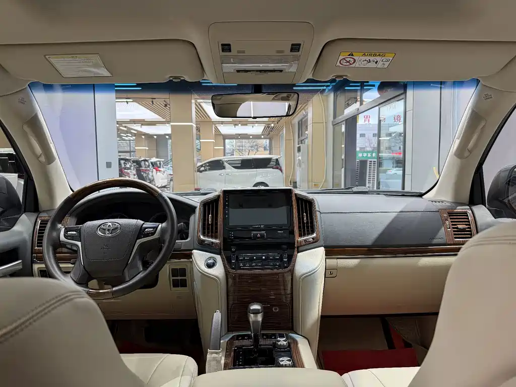 Toyota Land Cruiser 2019 — фото 10