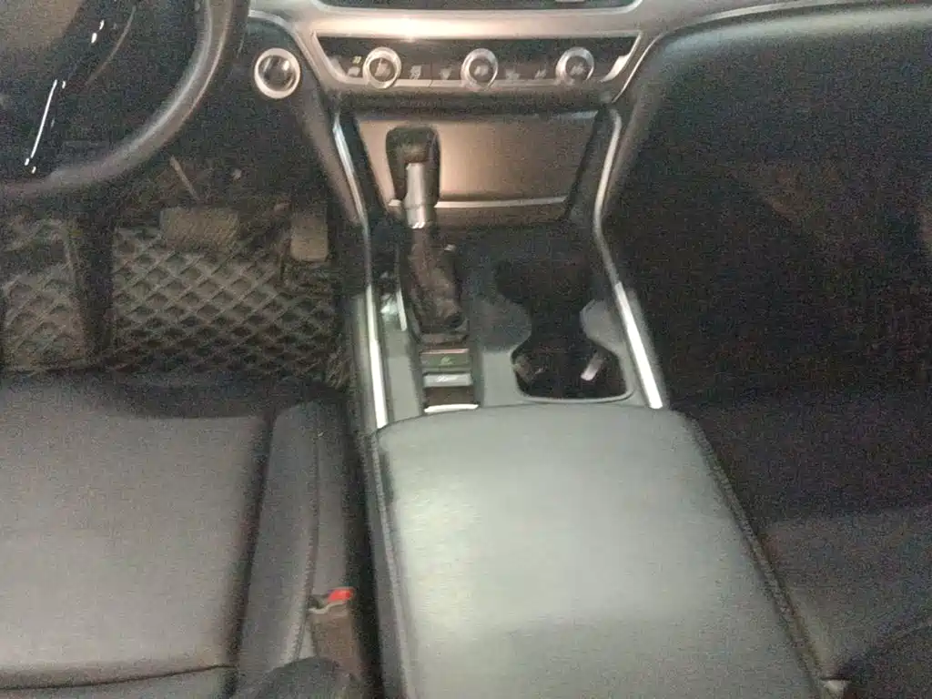Honda Accord 2018 — фото 10