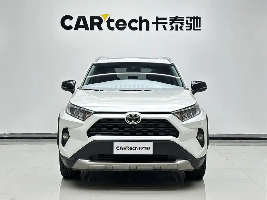 Toyota RAV4 2022 — фото 2