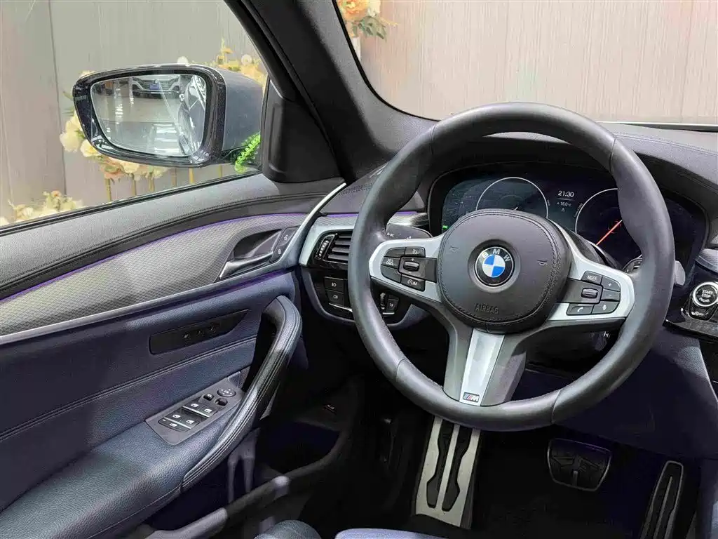BMW 5 Series 2019 — фото 9