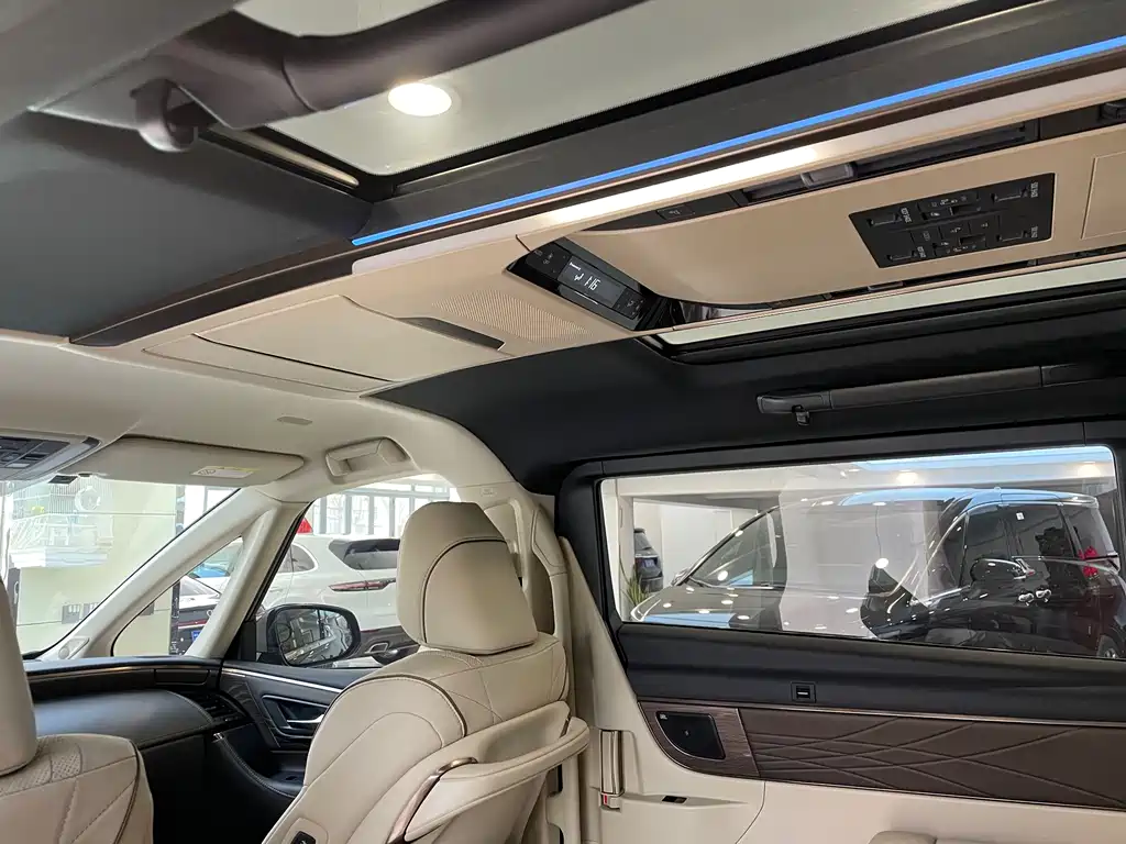 Toyota Vellfire 2024 — фото 14