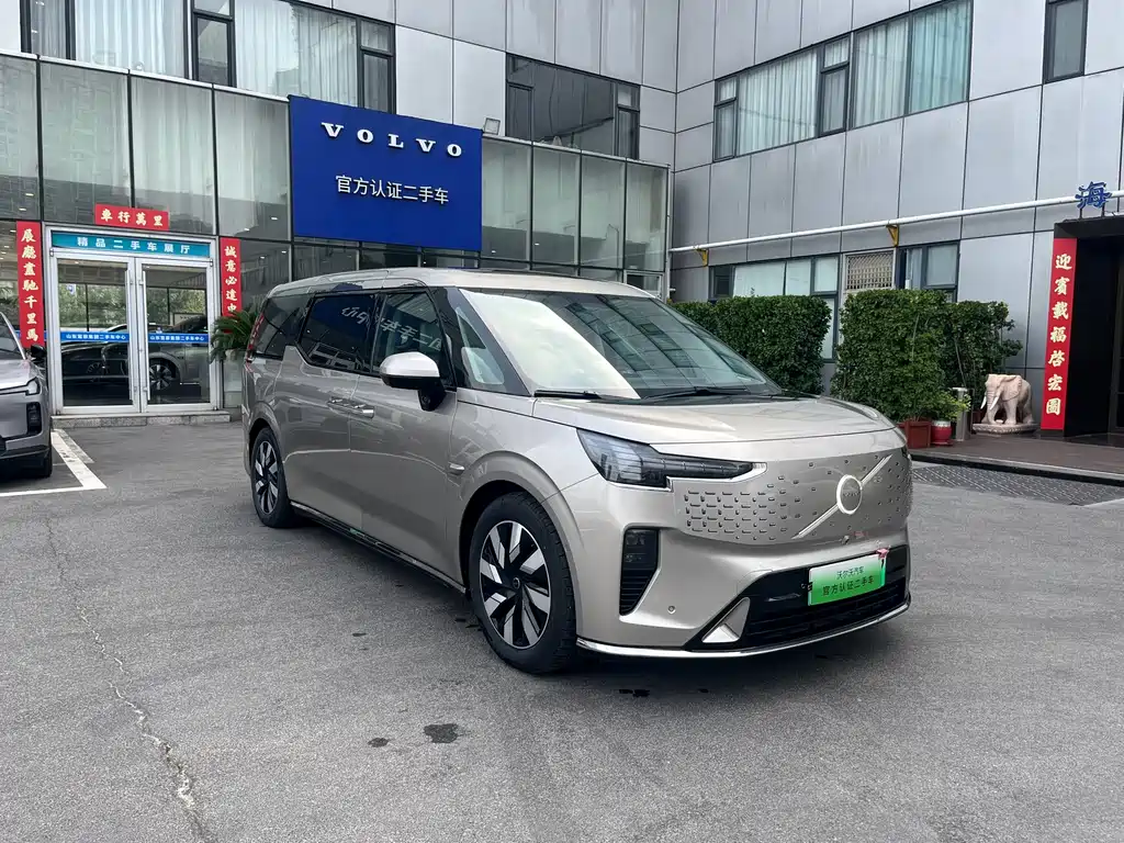 Volvo EM90 2024 — фото 3