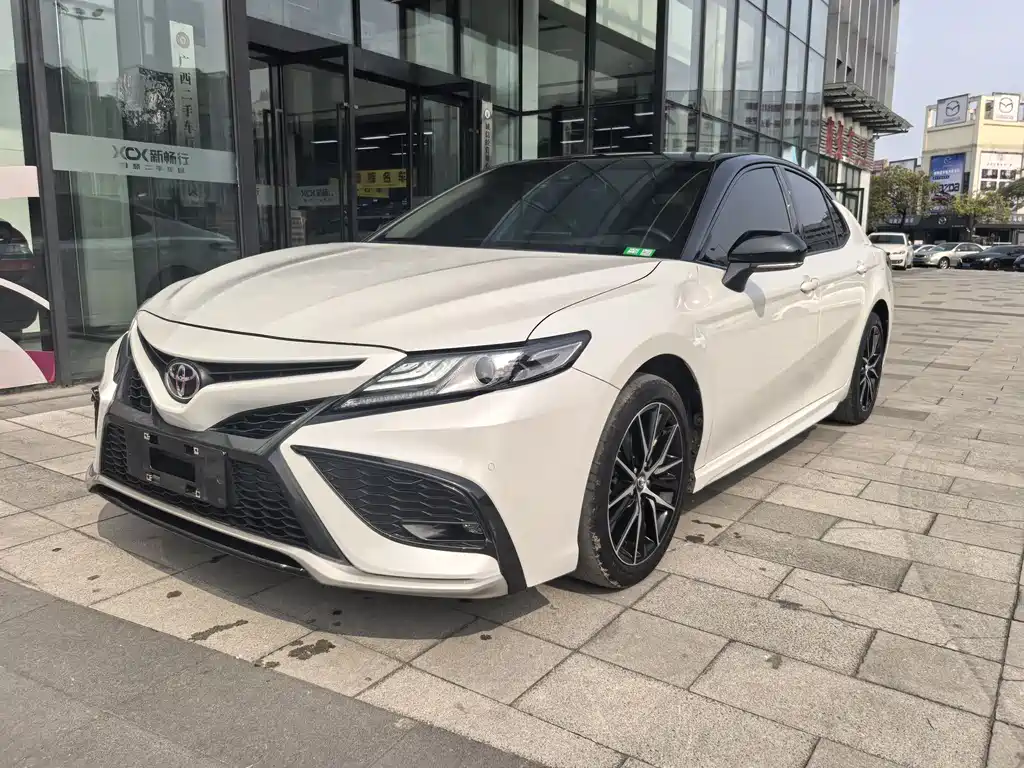Toyota Camry 2021 — фото 1