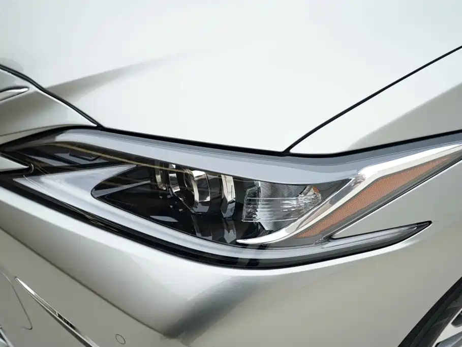 Lexus ES 2022 — фото 14