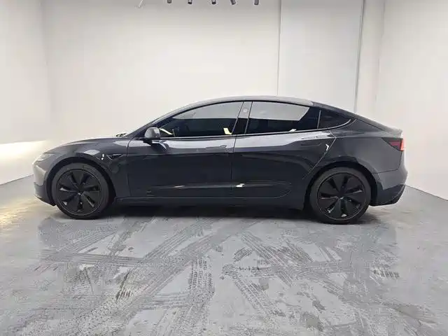 Tesla Model 3 2025 — фото 8