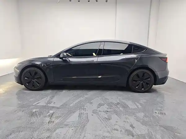 Tesla Model 3 2025