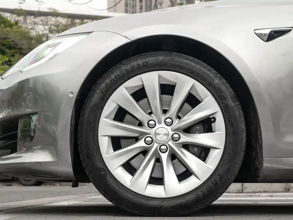 Tesla Model S 2017 — фото 15