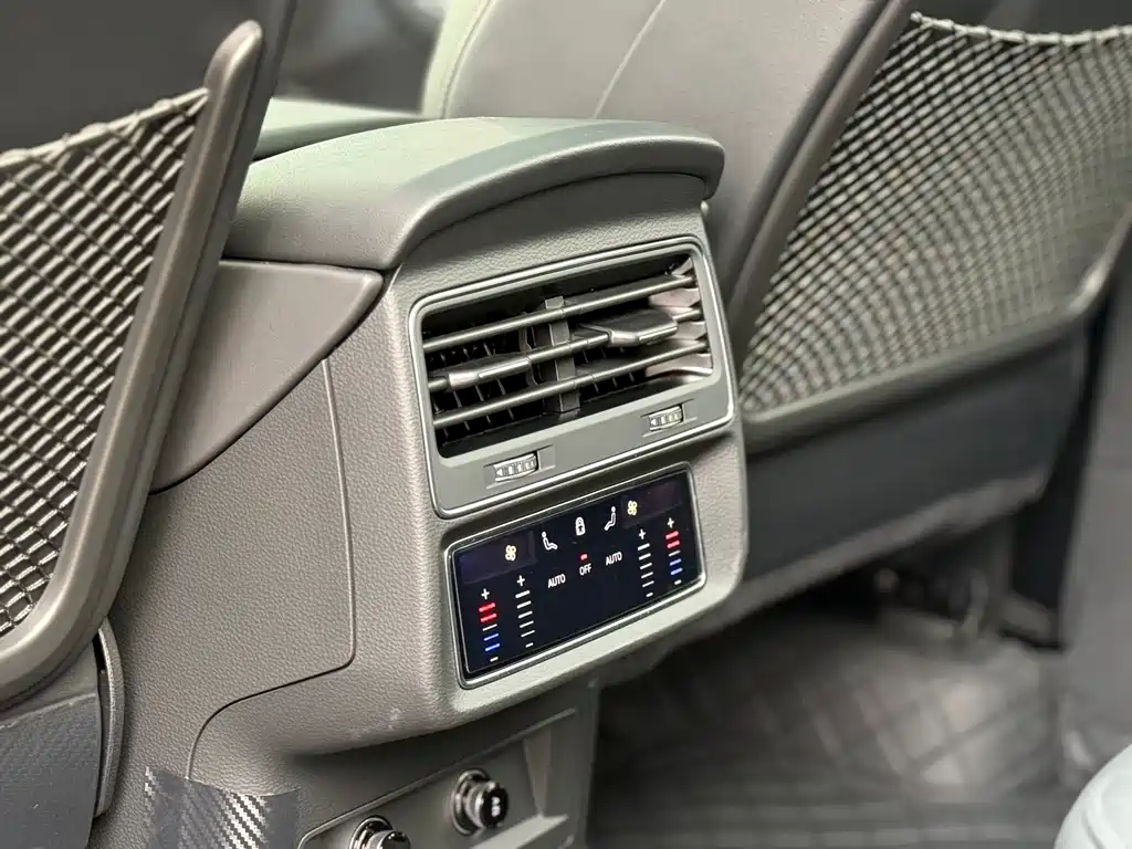 Audi SQ7 2025 — фото 20