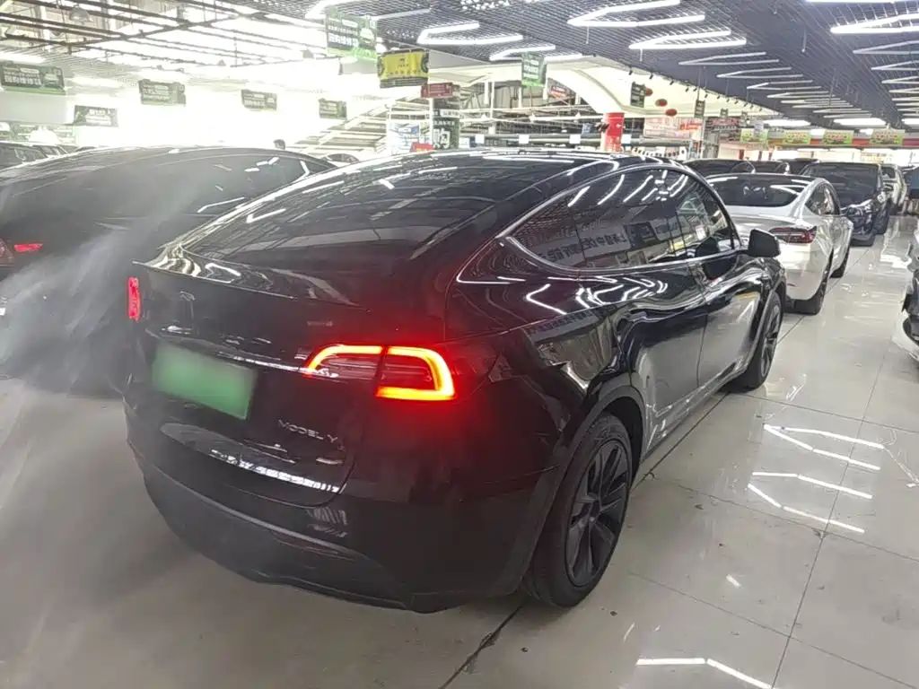 Tesla Model Y 2023 — фото 7