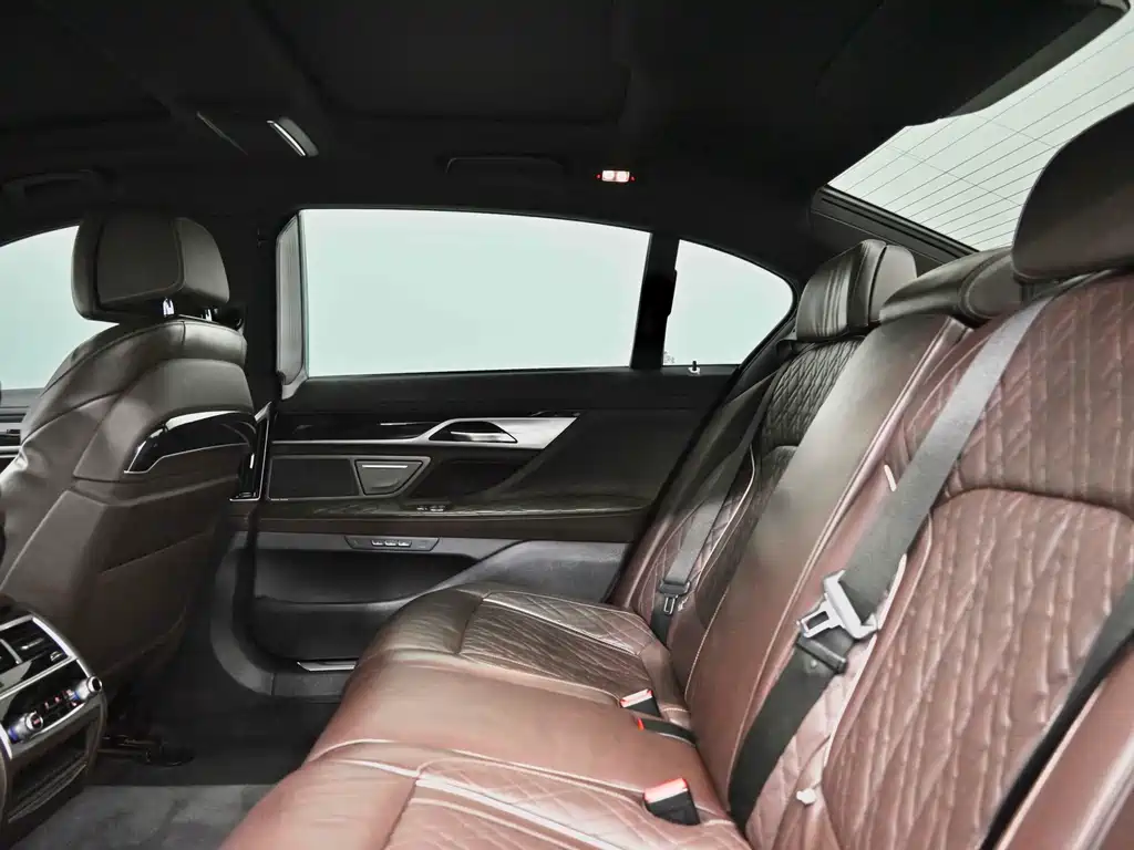 BMW 7 Series 2019 — фото 29