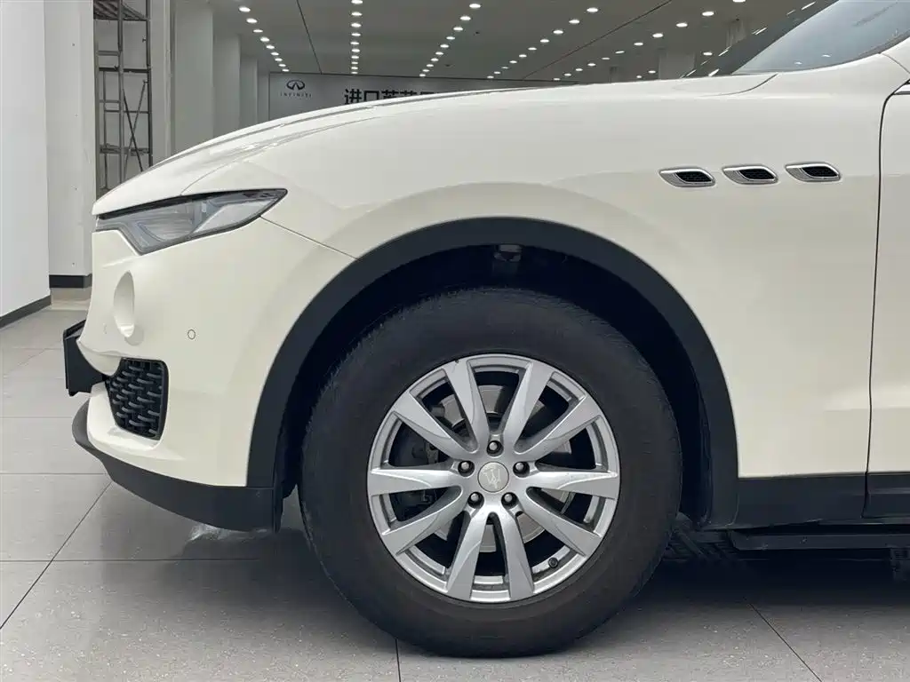 Maserati Levante 2018 — фото 6