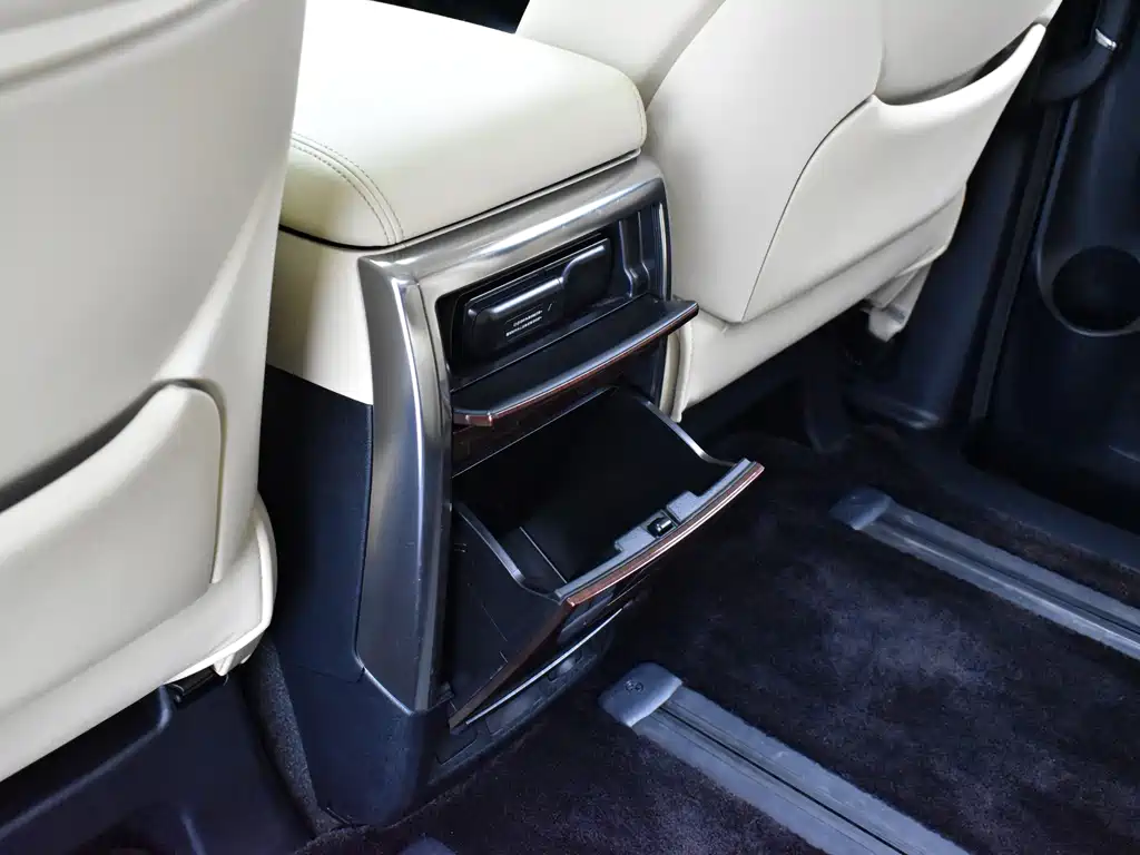 Toyota Alphard 2018 — фото 22