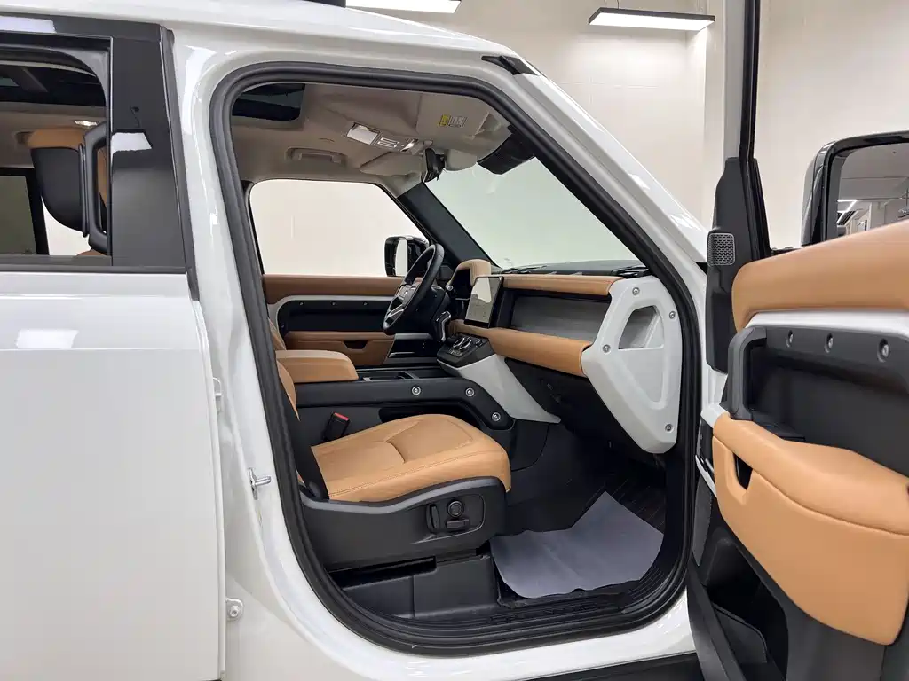 Land Rover Defender 2023 — фото 23