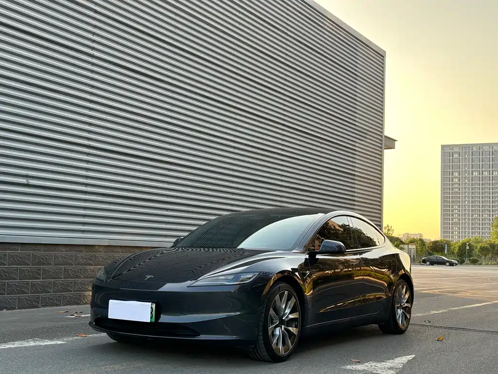 Tesla Model 3 2024 — фото 1