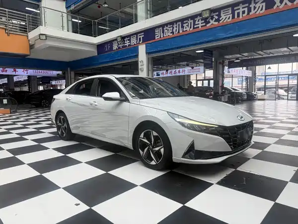 Hyundai Elantra 2022