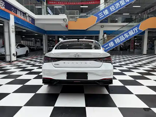 Hyundai Elantra 2022