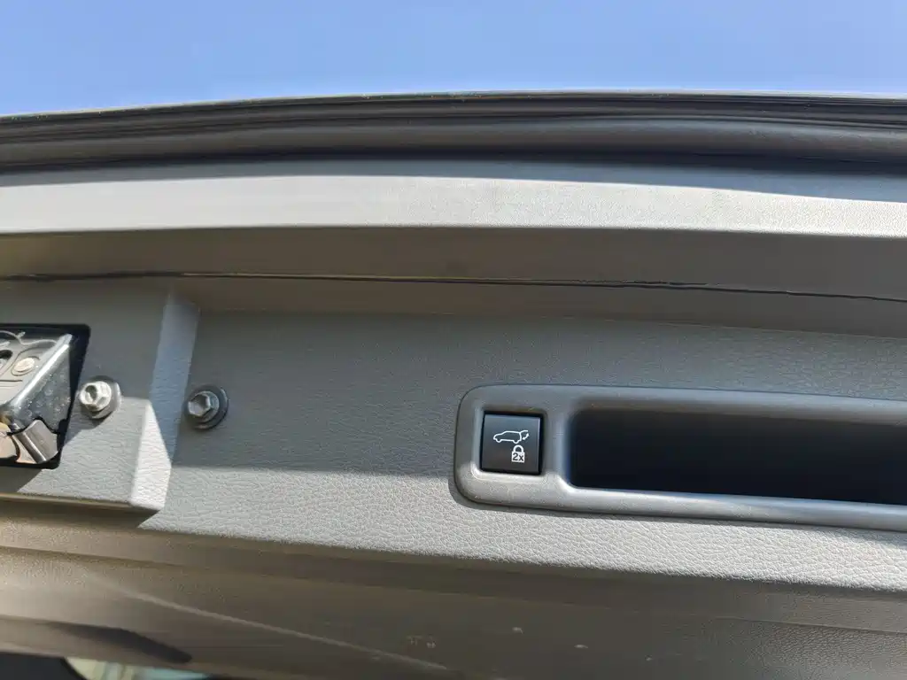 Toyota Granvia 2023 — фото 27