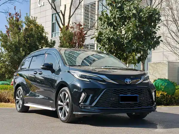 Toyota Granvia 2023
