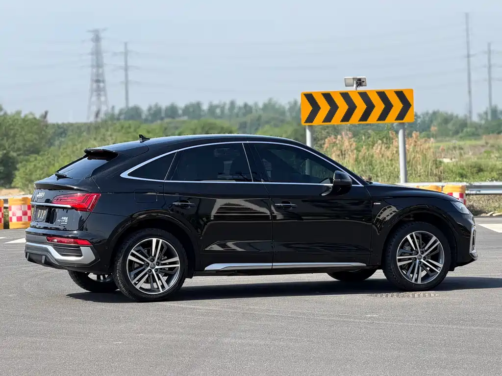 Audi Q5L Sportback 2021 — фото 18