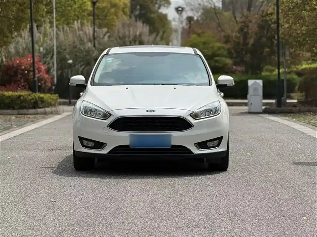 Ford Focus 2017 — фото 16
