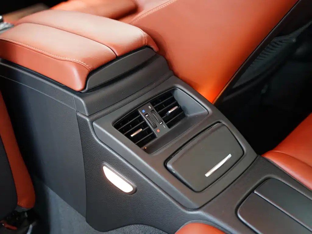BMW M3 2011 — фото 19