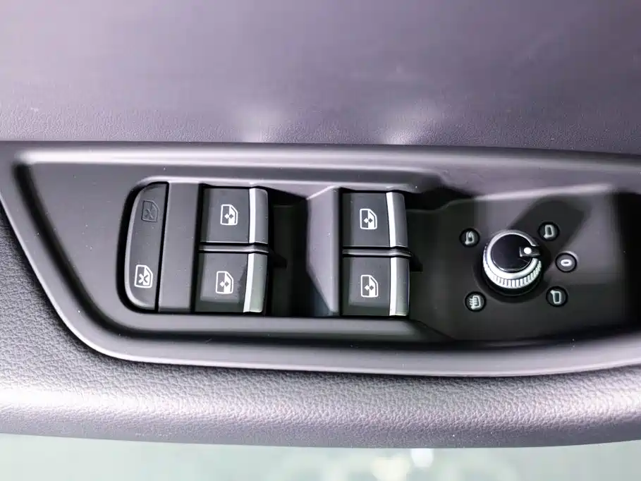 Audi A4L 2021 — фото 19