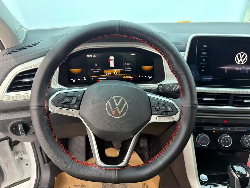 Volkswagen T-Roc 2023 — фото 11