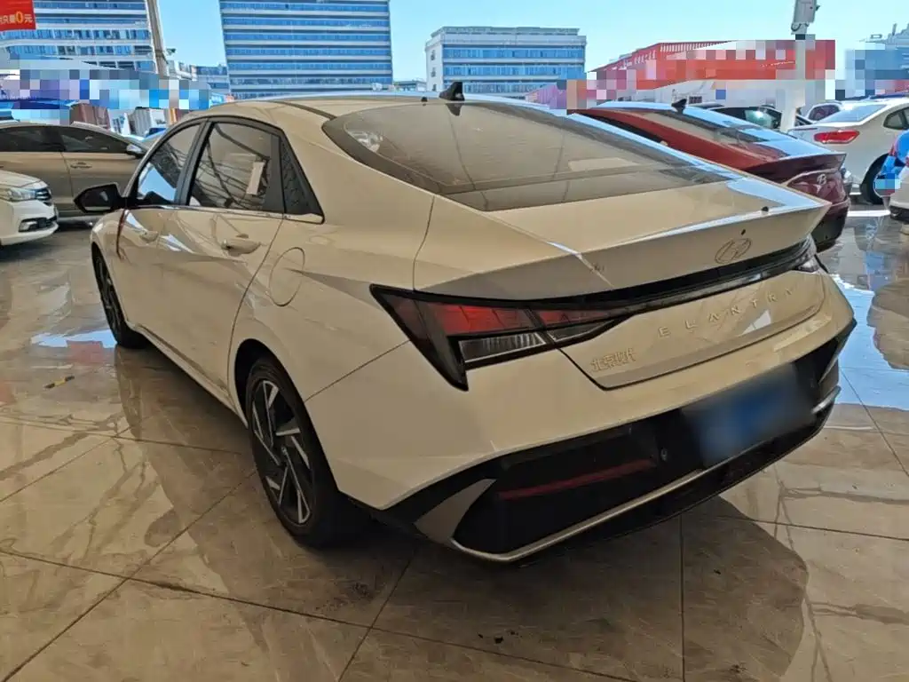 Hyundai Elantra 2024
