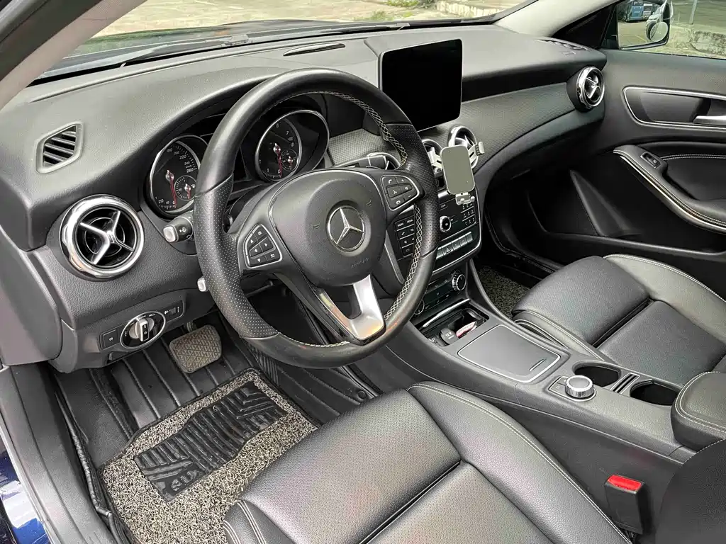 Mercedes-Benz GLA 2018 — фото 12