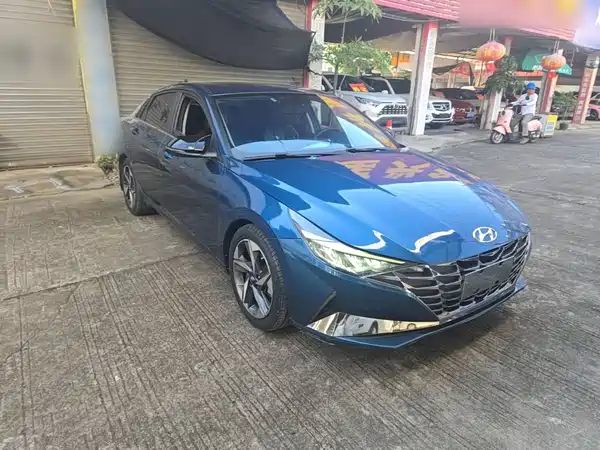 Hyundai Elantra 2022