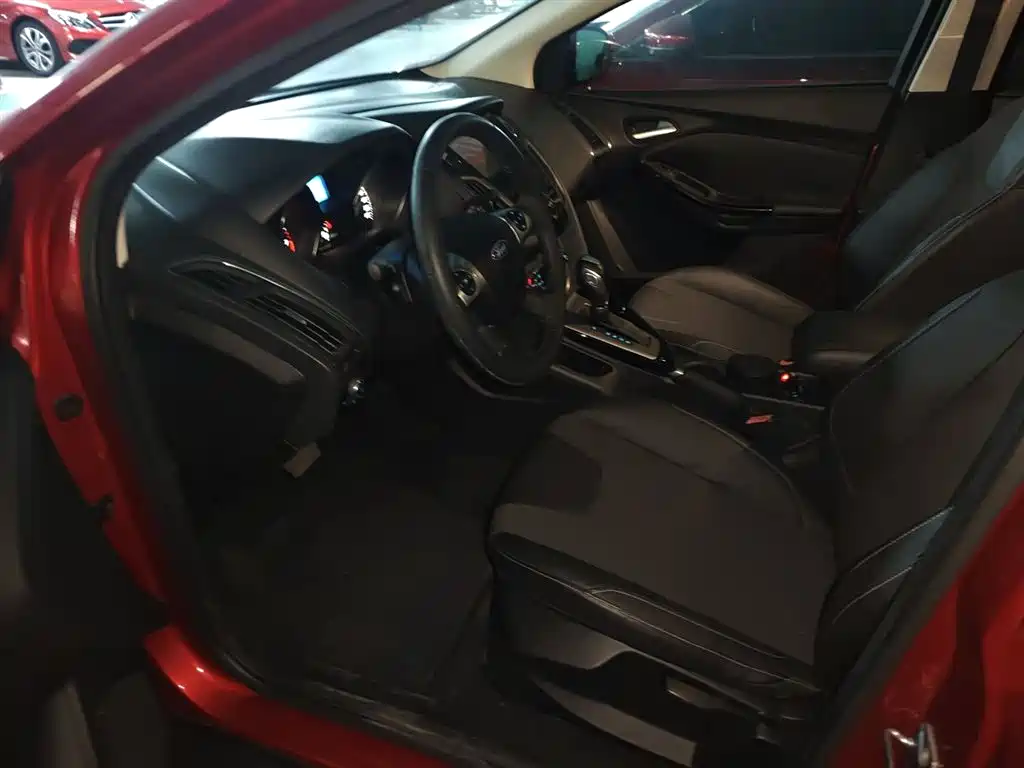Ford Focus 2014 — фото 15