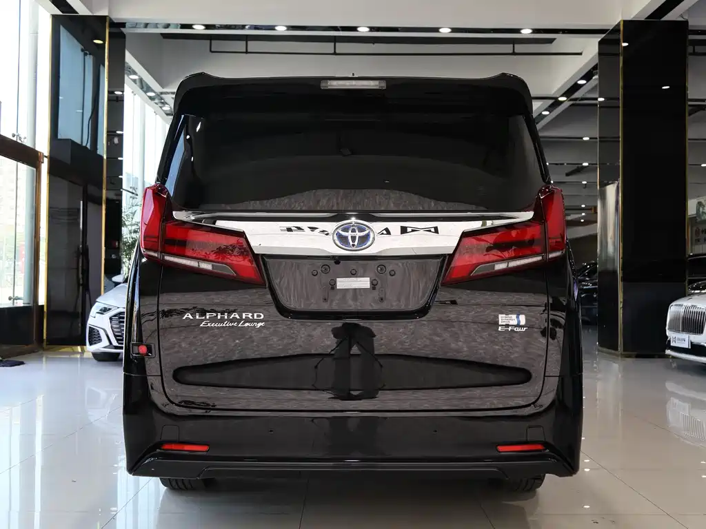 Toyota Alphard 2022 — фото 19