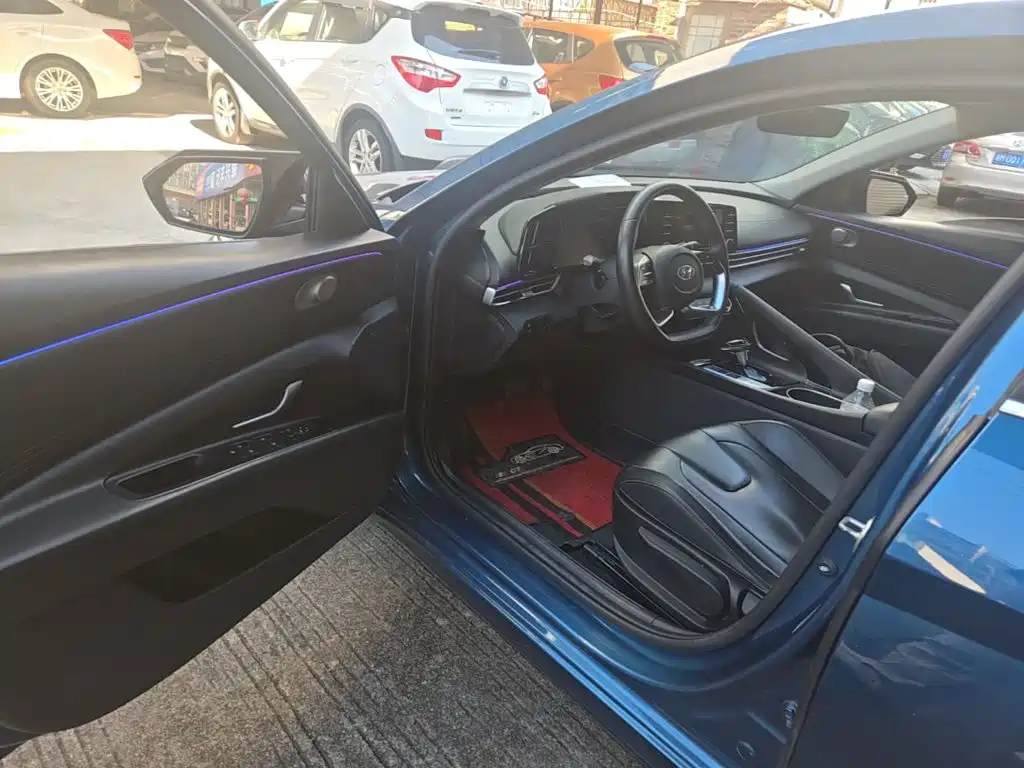 Hyundai Elantra 2022 — фото 16