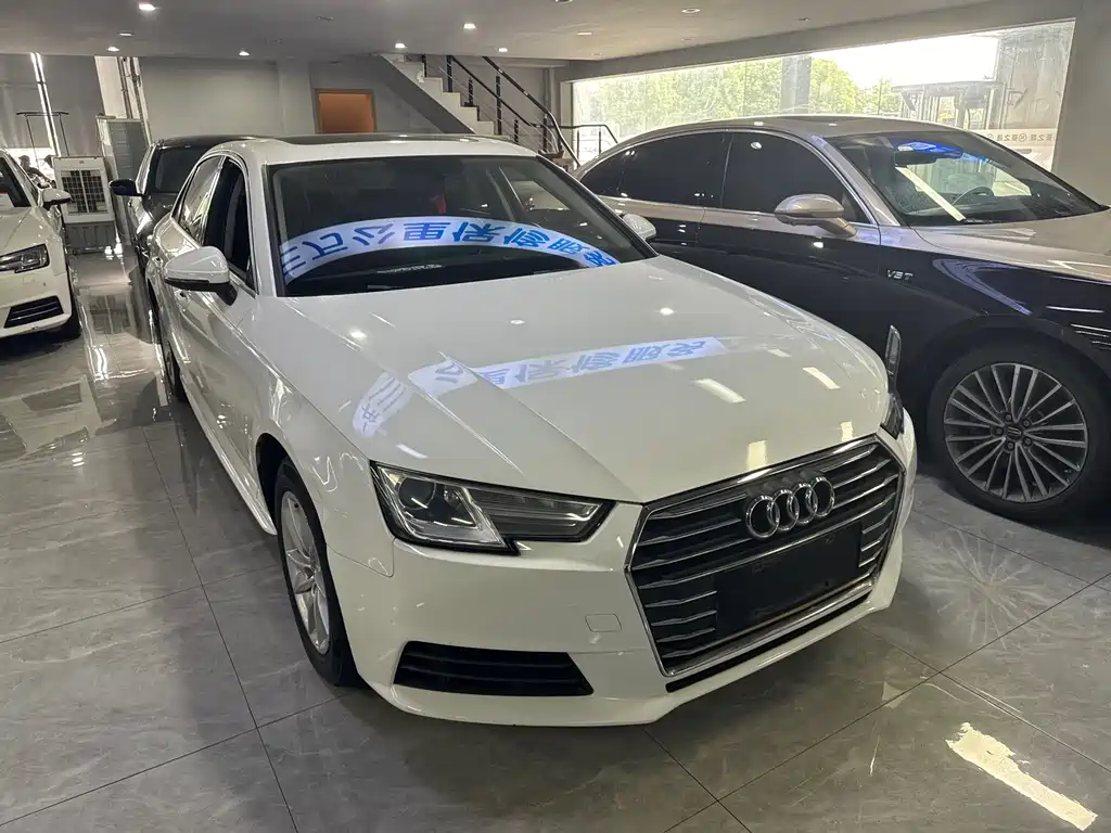 Audi A4L 2017 — фото 1