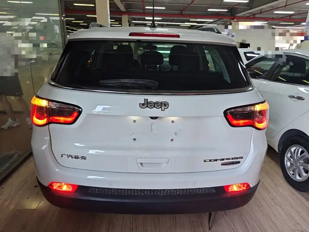 Jeep Compass 2017 — фото 6