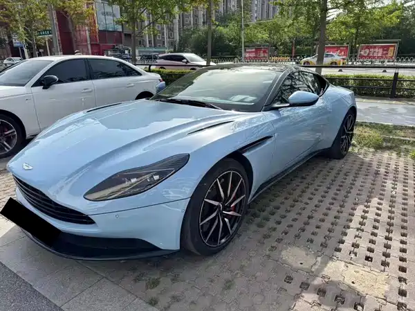 Aston Martin DB11 2018