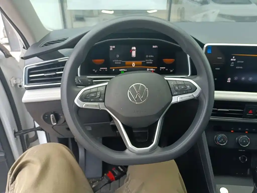 Volkswagen Tiguan L 2022 — фото 11