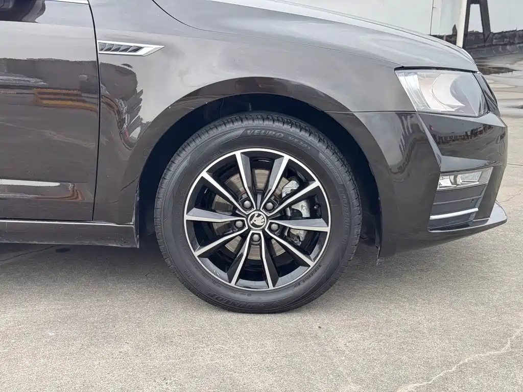 Skoda Octavia 2017 — фото 10
