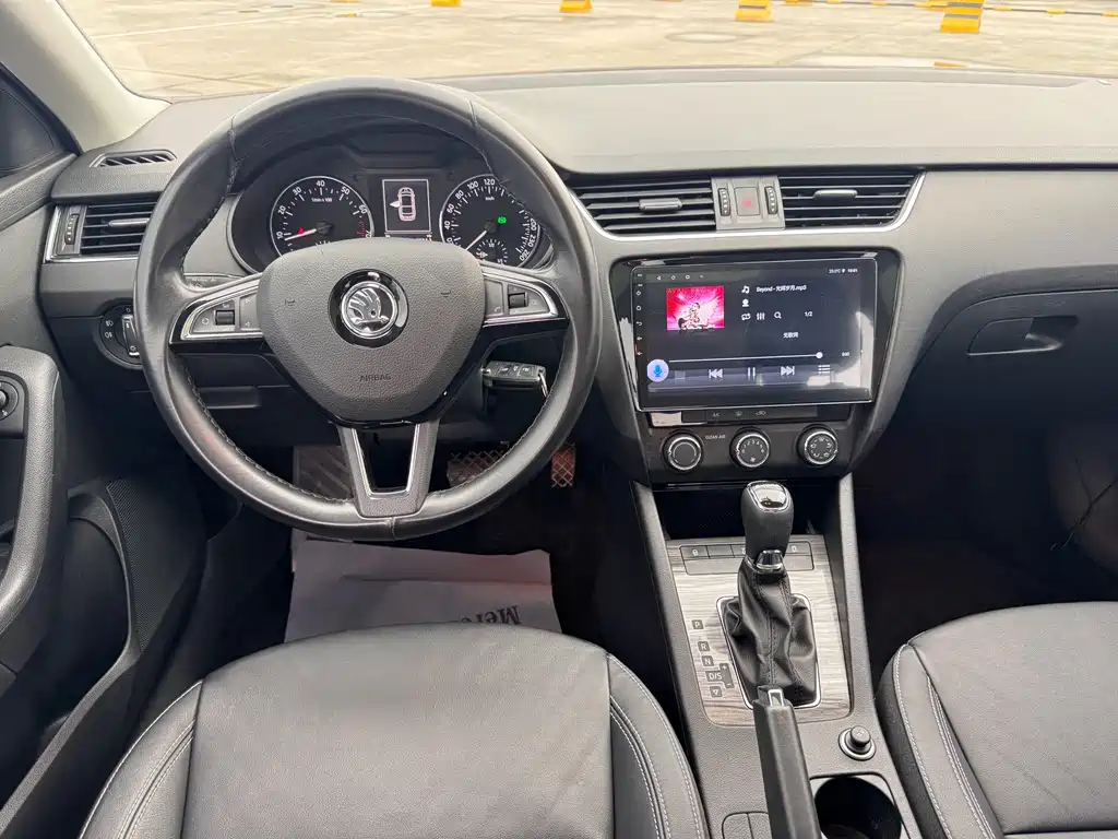 Skoda Octavia 2017 — фото 14
