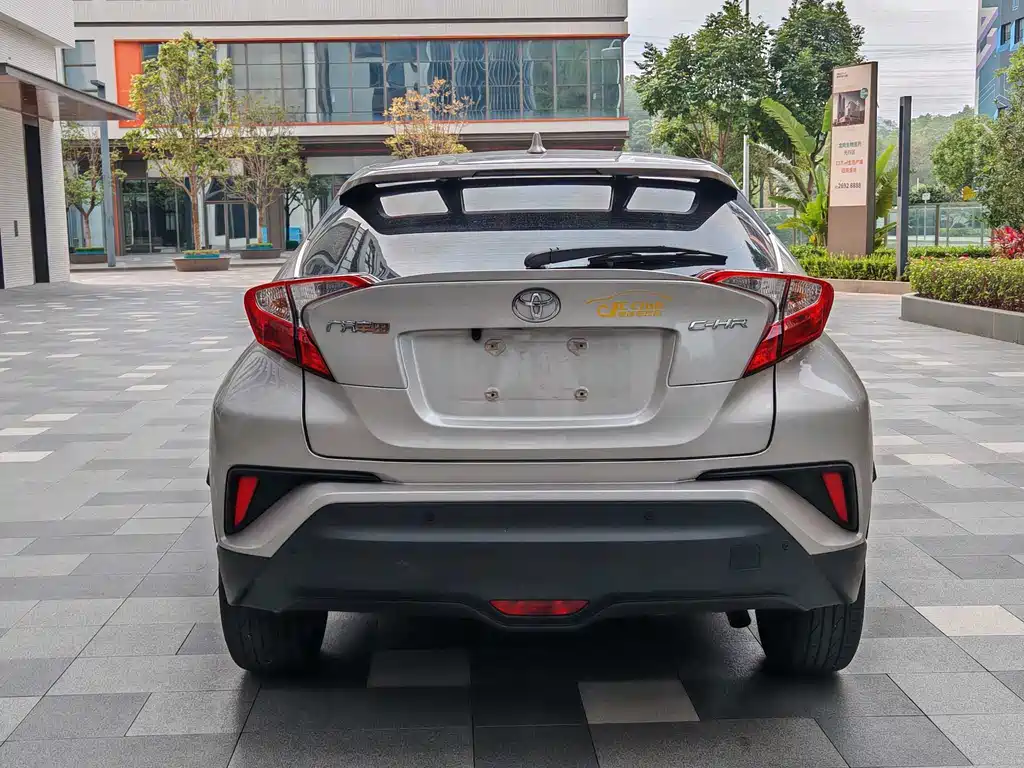 Toyota C-HR 2023 — фото 7