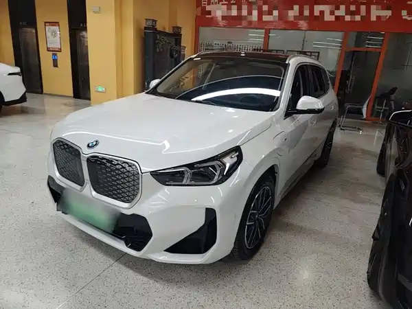 BMW iX1 2024