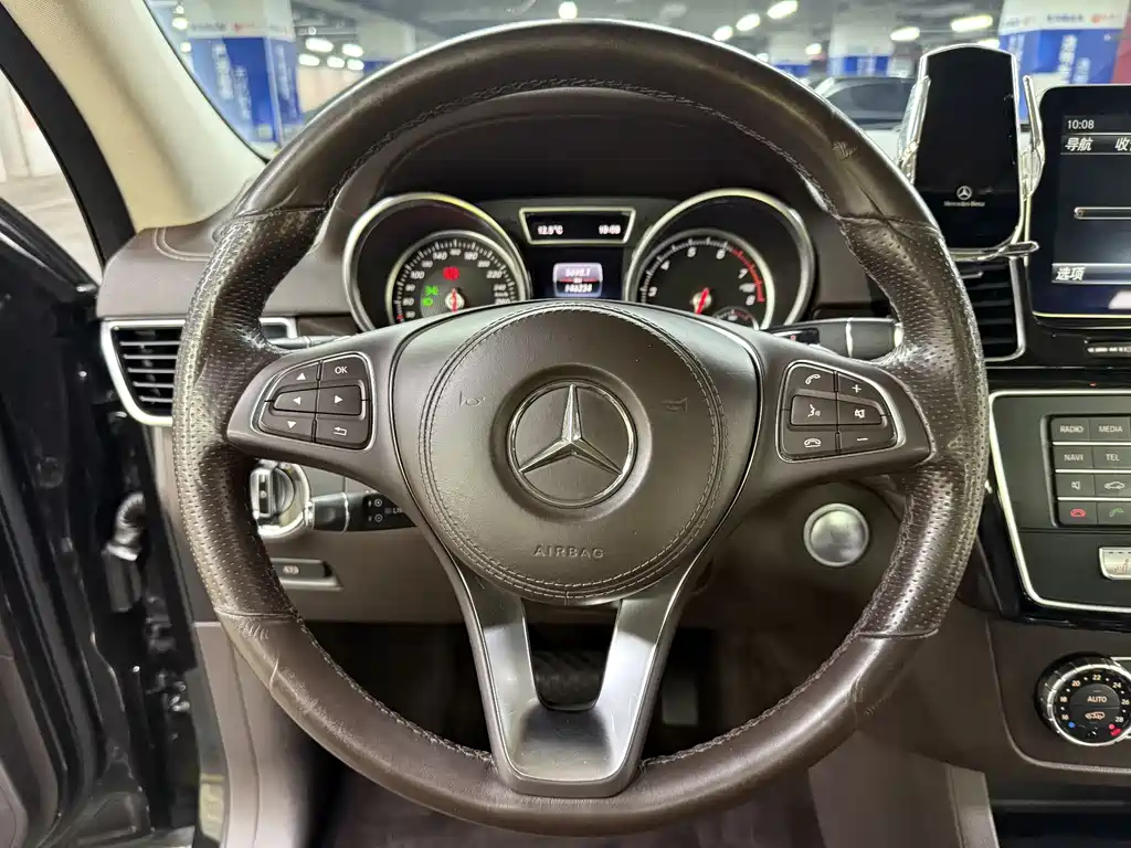 Mercedes-Benz GLS 2018 — фото 35