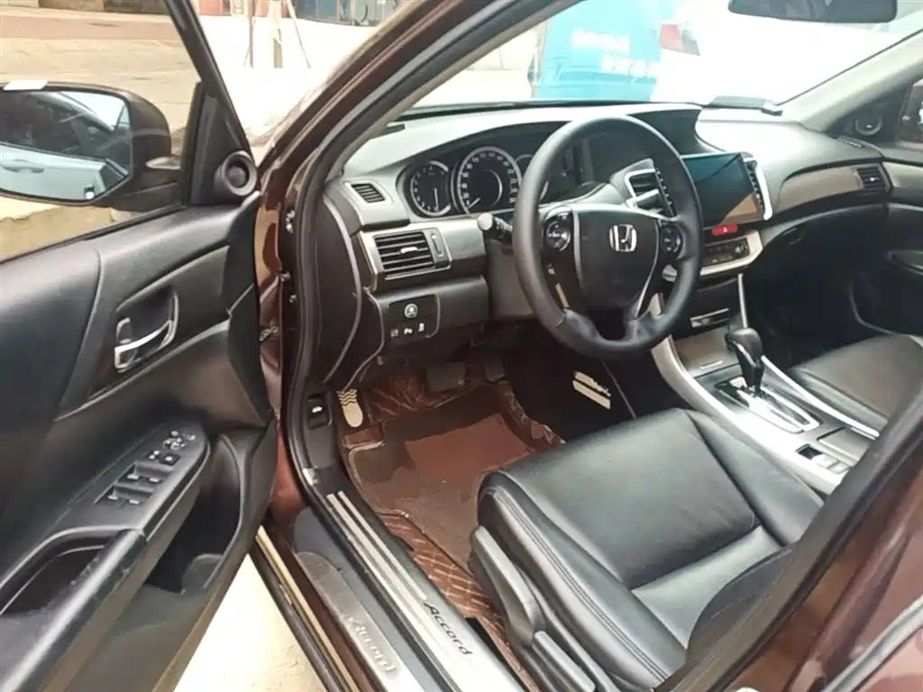Honda Accord 2014 — фото 16