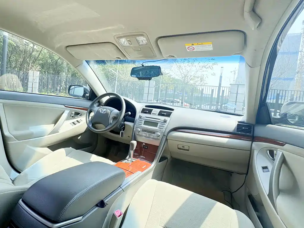 Toyota Camry 2014 — фото 14