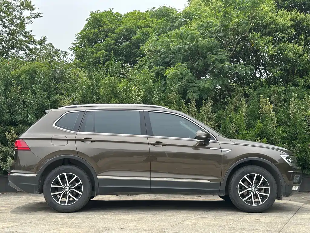 Volkswagen Tiguan L 2018 — фото 8