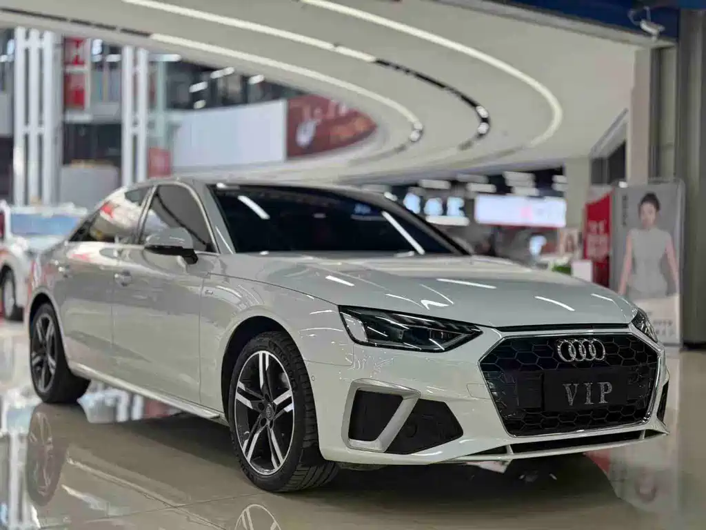 Audi A4L 2021 — фото 1