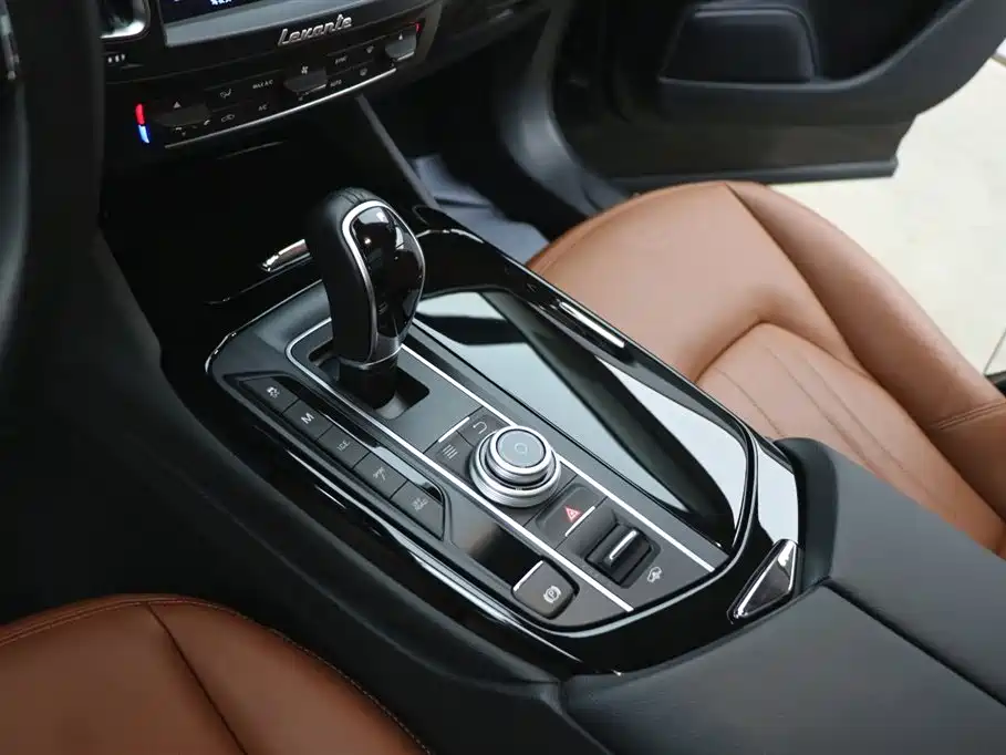 Maserati Levante 2018 — фото 13