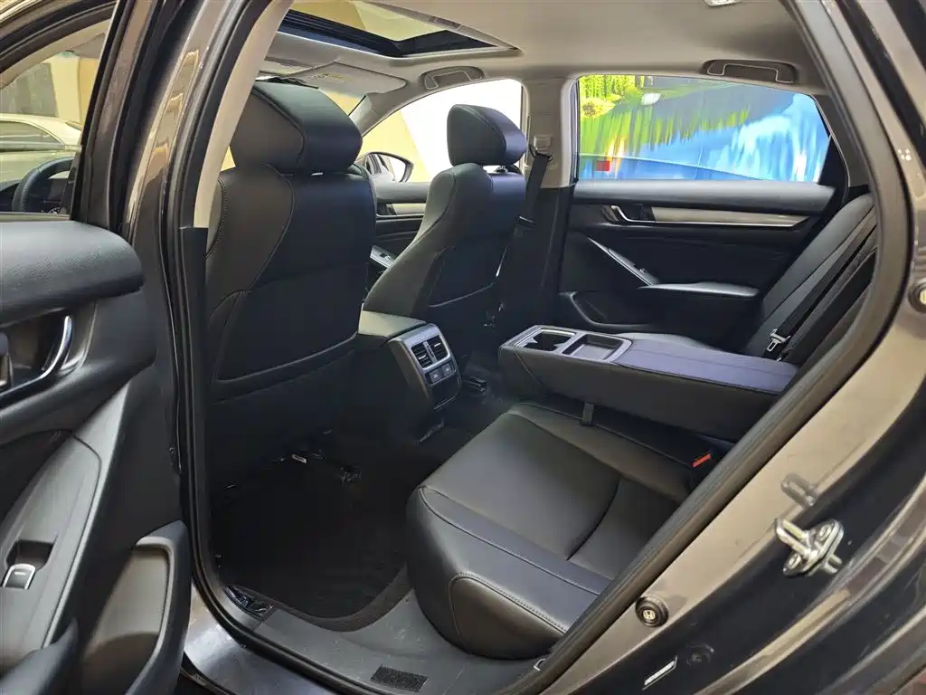 Honda Accord 2022 — фото 16