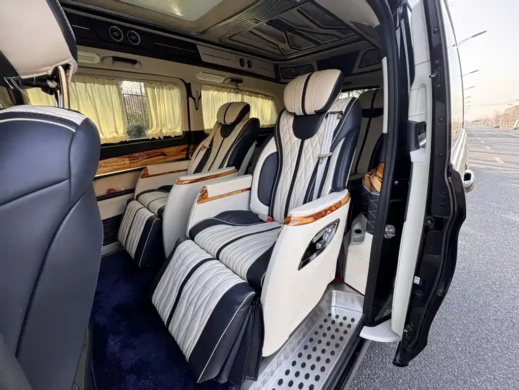 Mercedes-Benz V-Class 2020 — фото 7