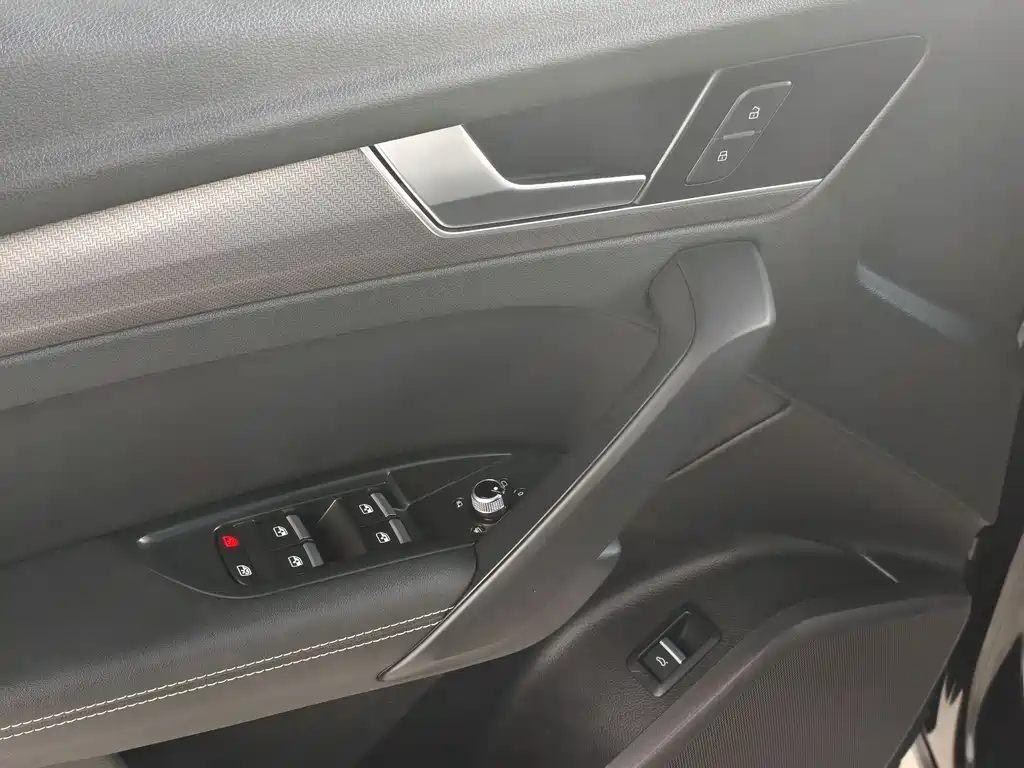 Audi Q5L 2022 — фото 13
